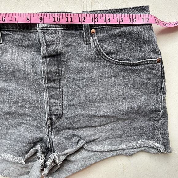 Levis Premium 501 Shorts Womens 34 High Rise Cut-Off Button Fly Beach Denim - Picture 8 of 9